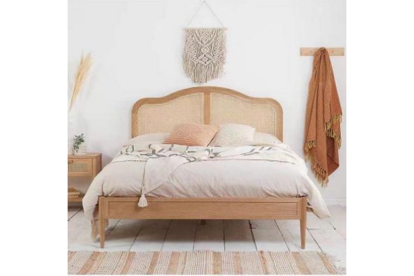 Explore the Solid Wood Bed: A Blend of Style, Comfort, and Nature